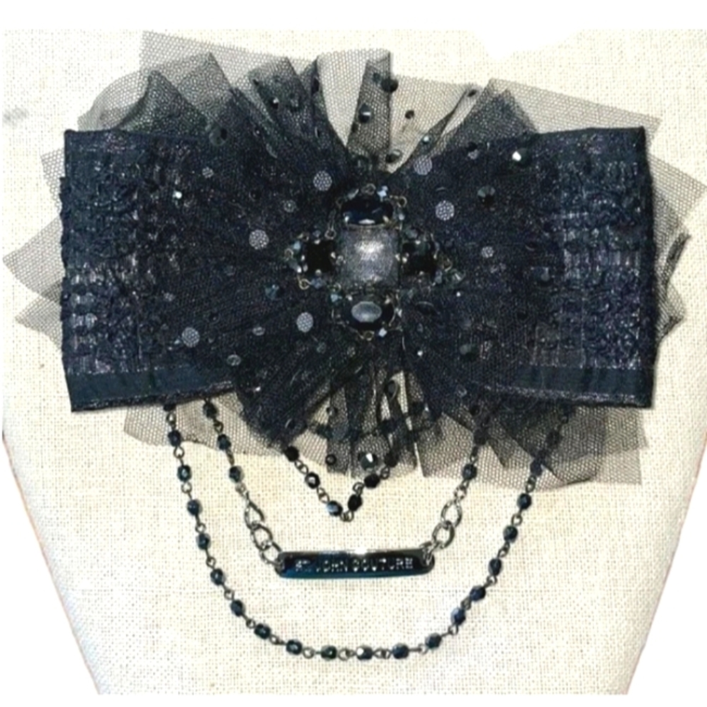 ST. JOHN COLLECTION COUTURE Tulle Lace Pin RARE